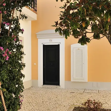 Del Rey Bythe Pools *